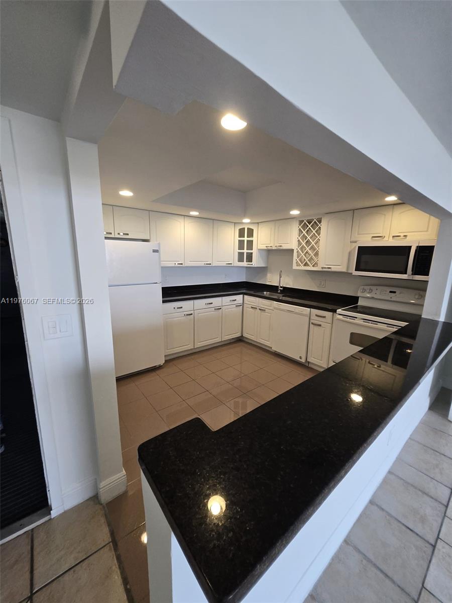 SAILBOAT CAY CONDO - Residential Lease