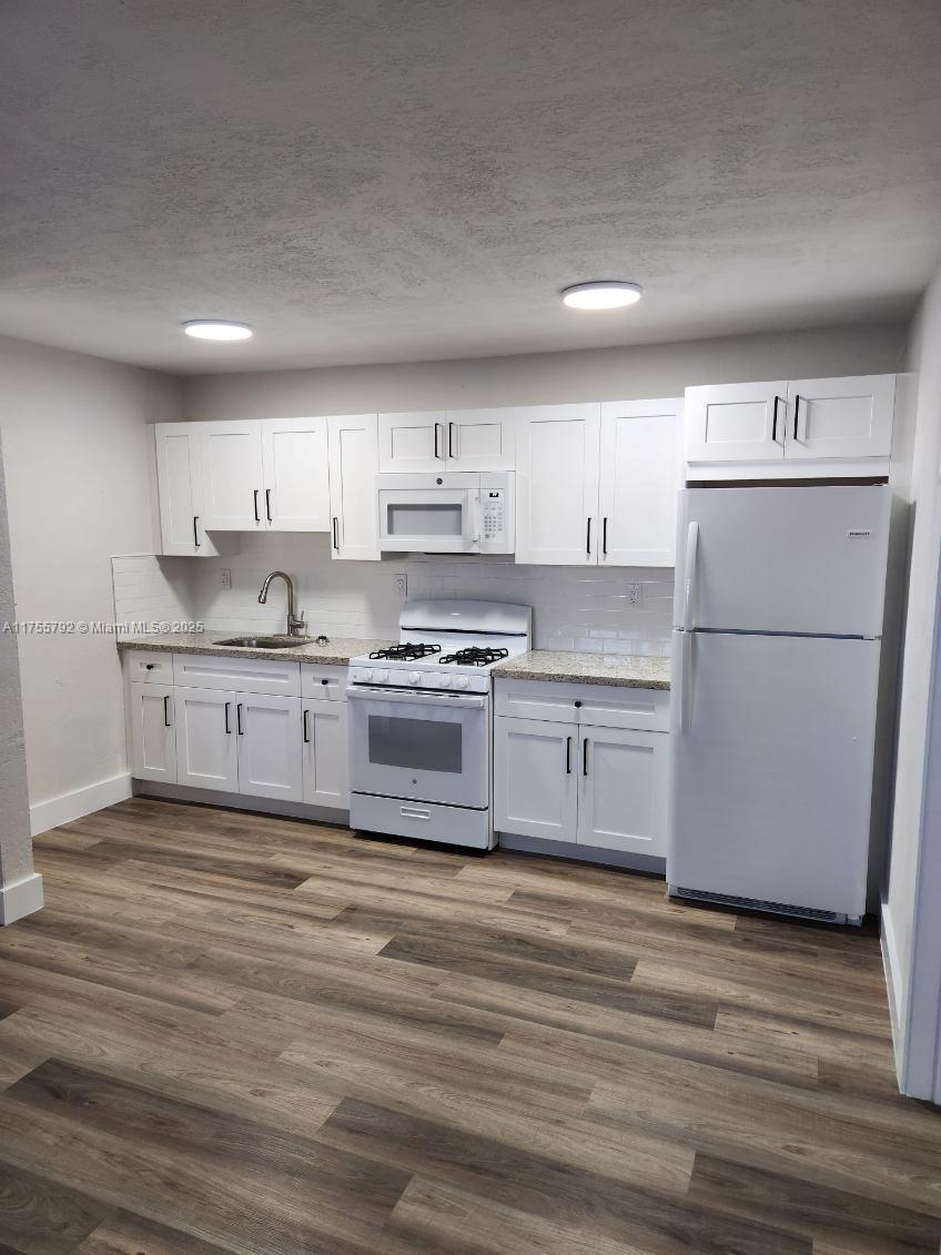 25 W 6th St 25