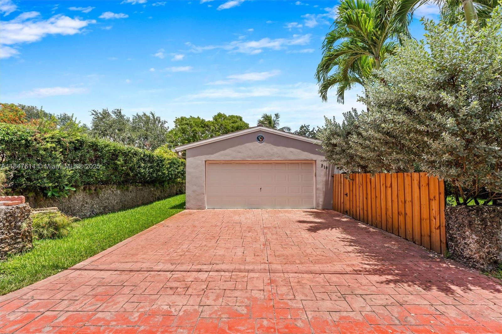 MIAMI SHORES SEC 5 - Residential