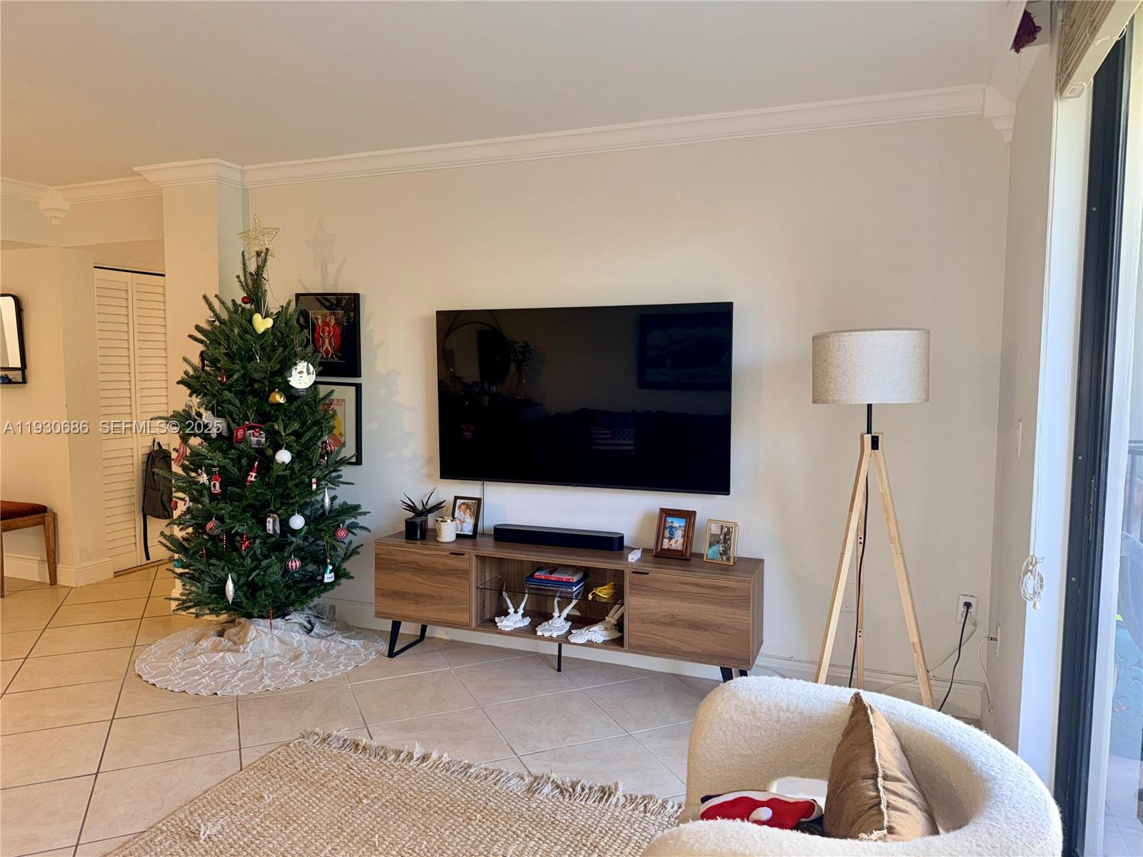 THE HORIZONS CONDO #5 - Residential Lease