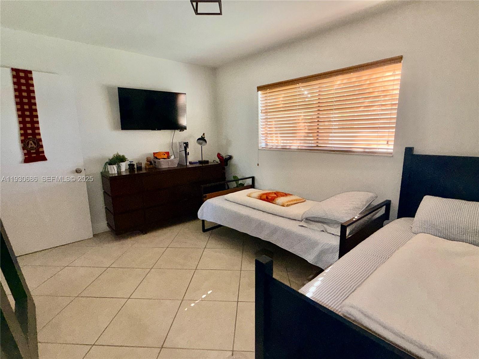 THE HORIZONS CONDO #5 - Residential Lease