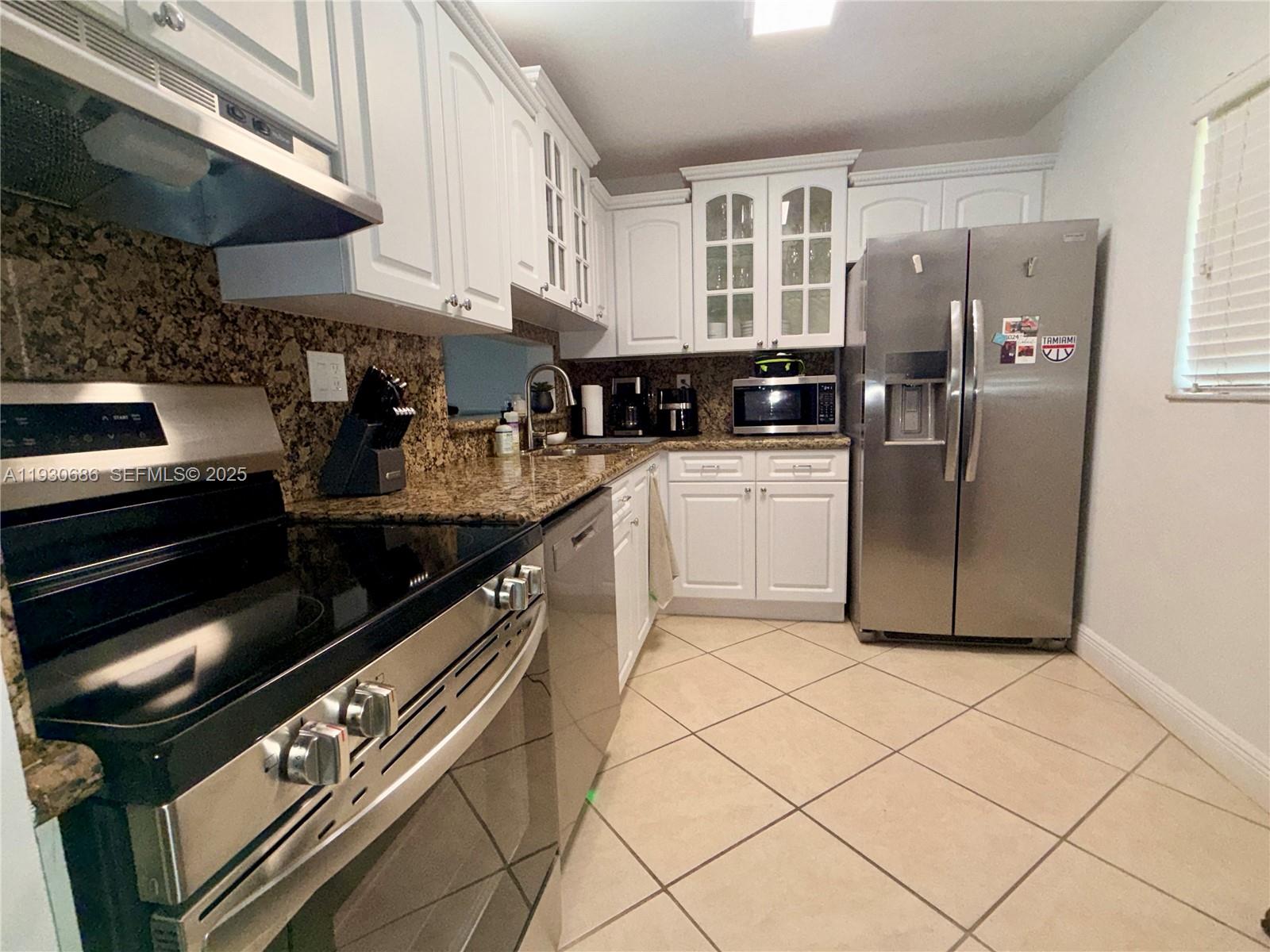 THE HORIZONS CONDO #5 - Residential Lease