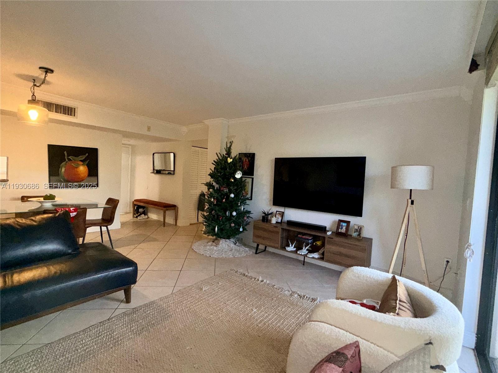 THE HORIZONS CONDO #5 - Residential Lease