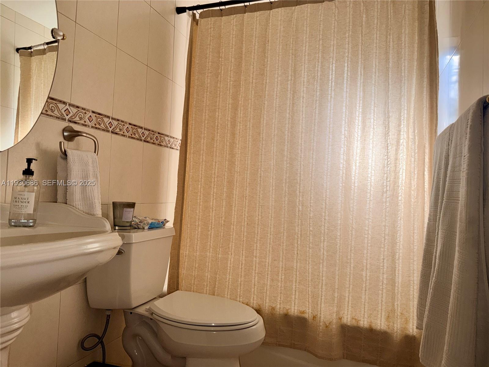 THE HORIZONS CONDO #5 - Residential Lease