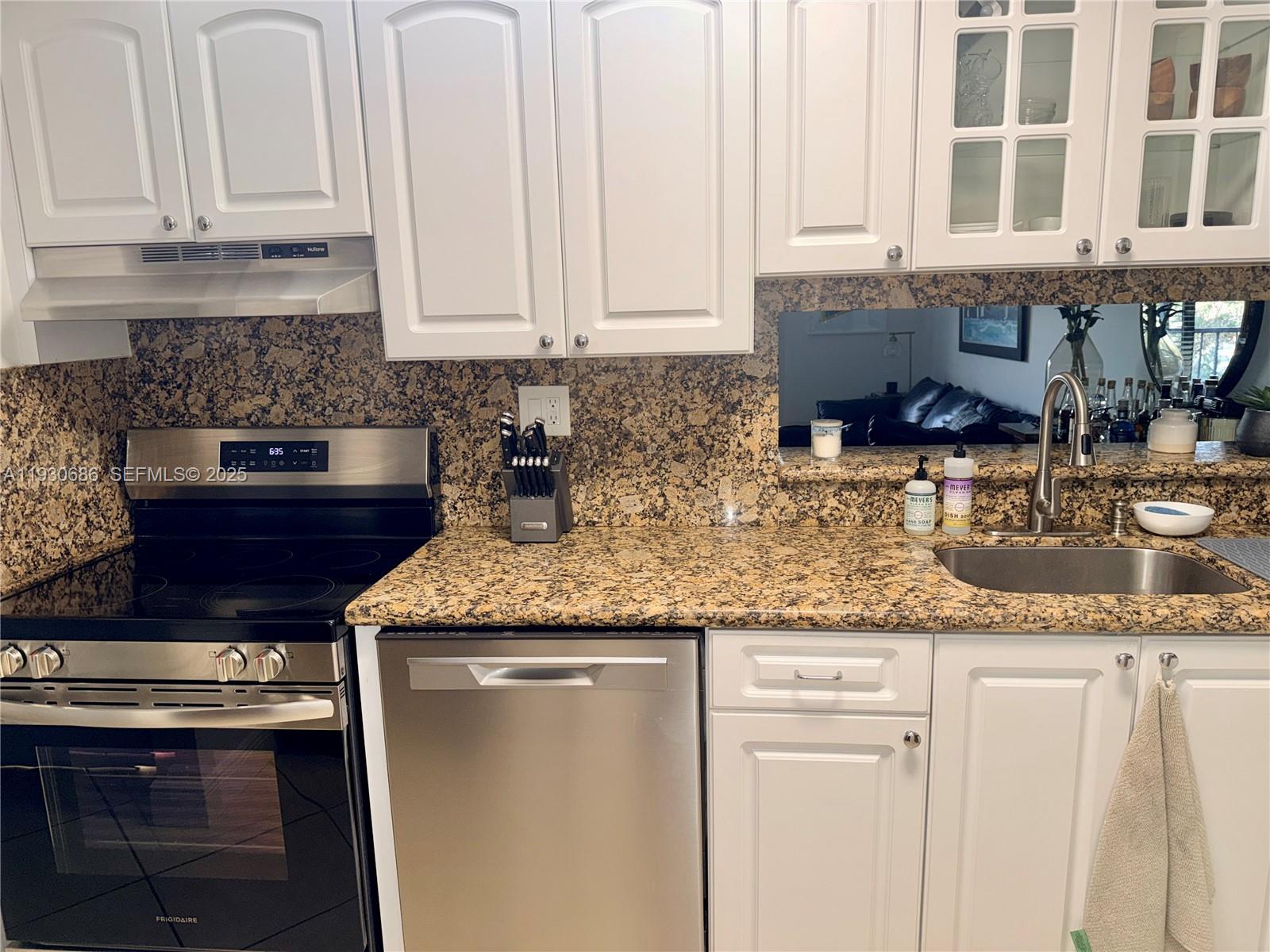 THE HORIZONS CONDO #5 - Residential Lease