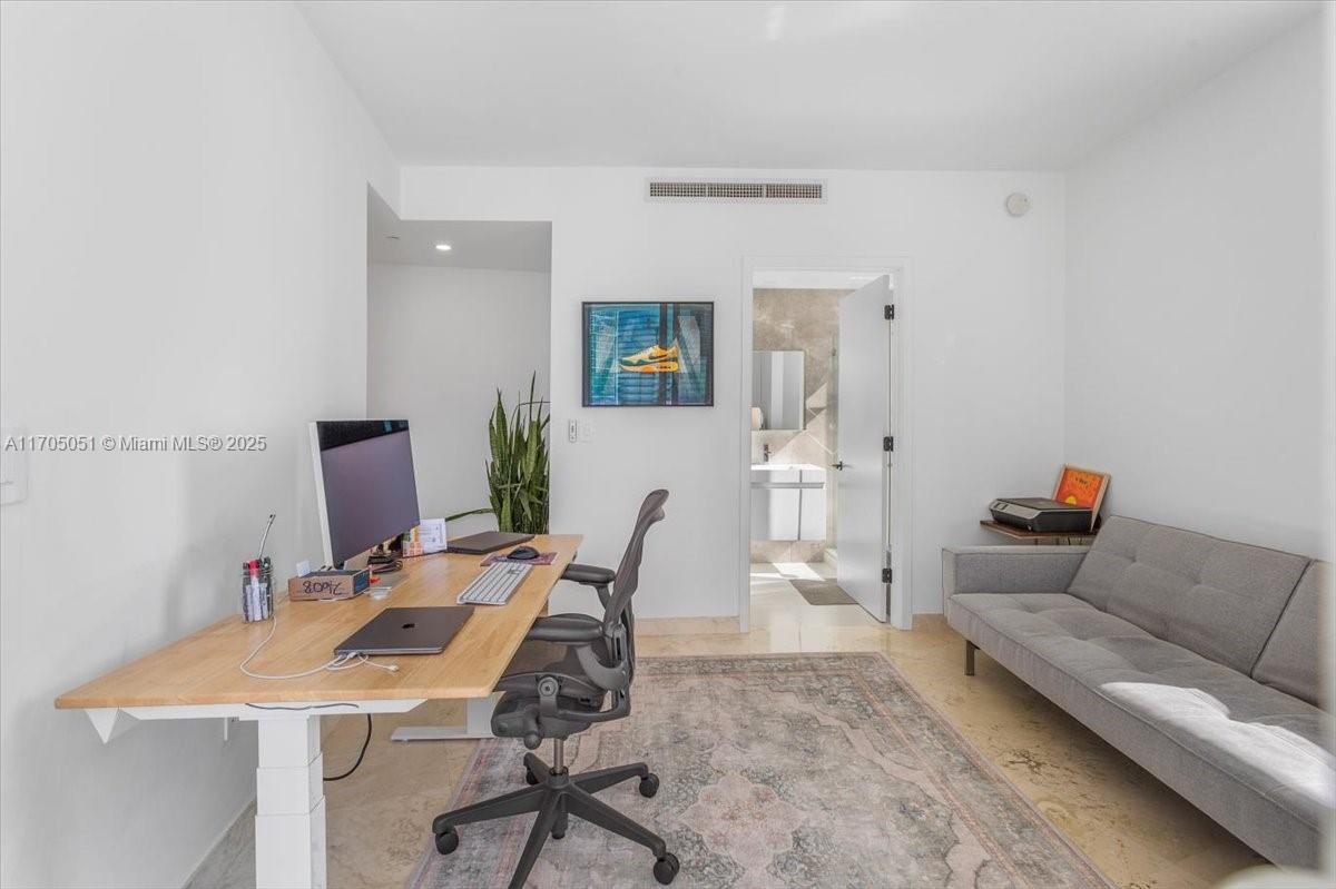 CARBONELL CONDO - Residential