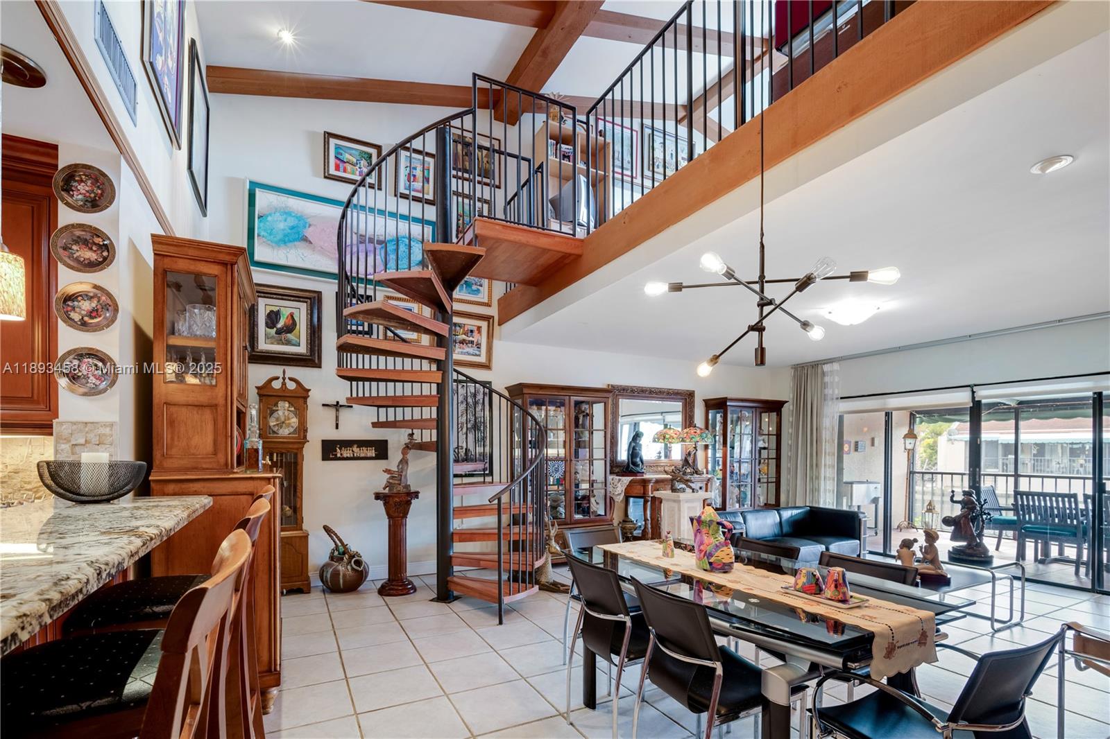 MIAMI LAKES - LAKE SANDRA - Residential