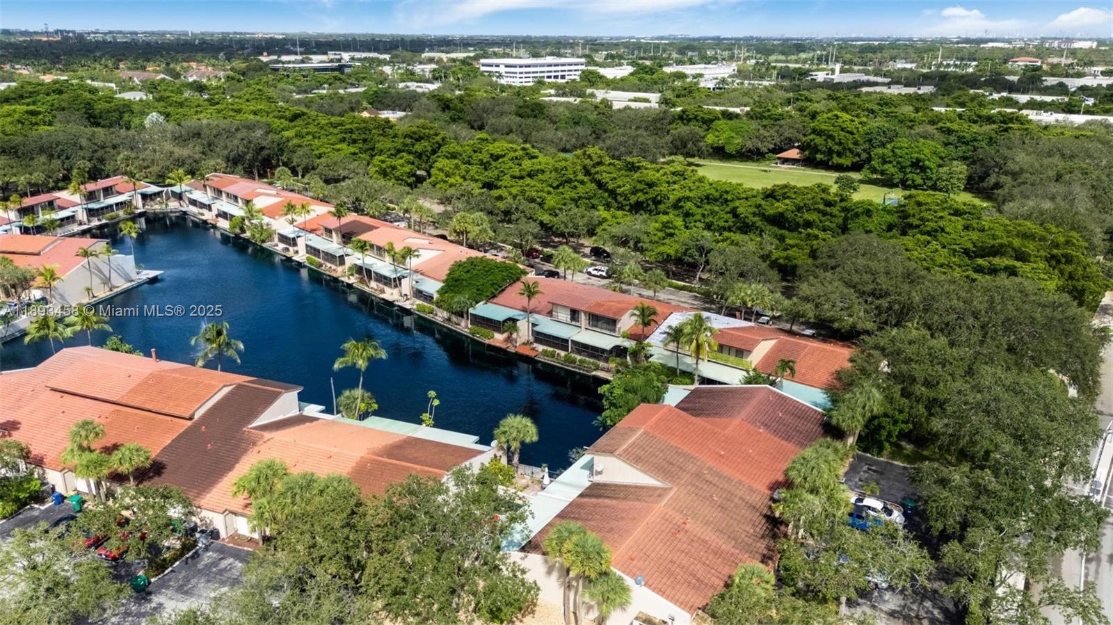 MIAMI LAKES - LAKE SANDRA - Residential