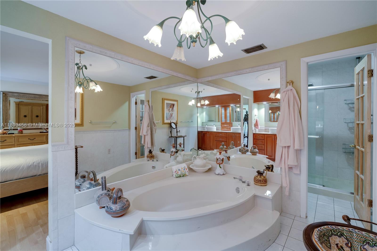 MIAMI LAKES - LAKE SANDRA - Residential