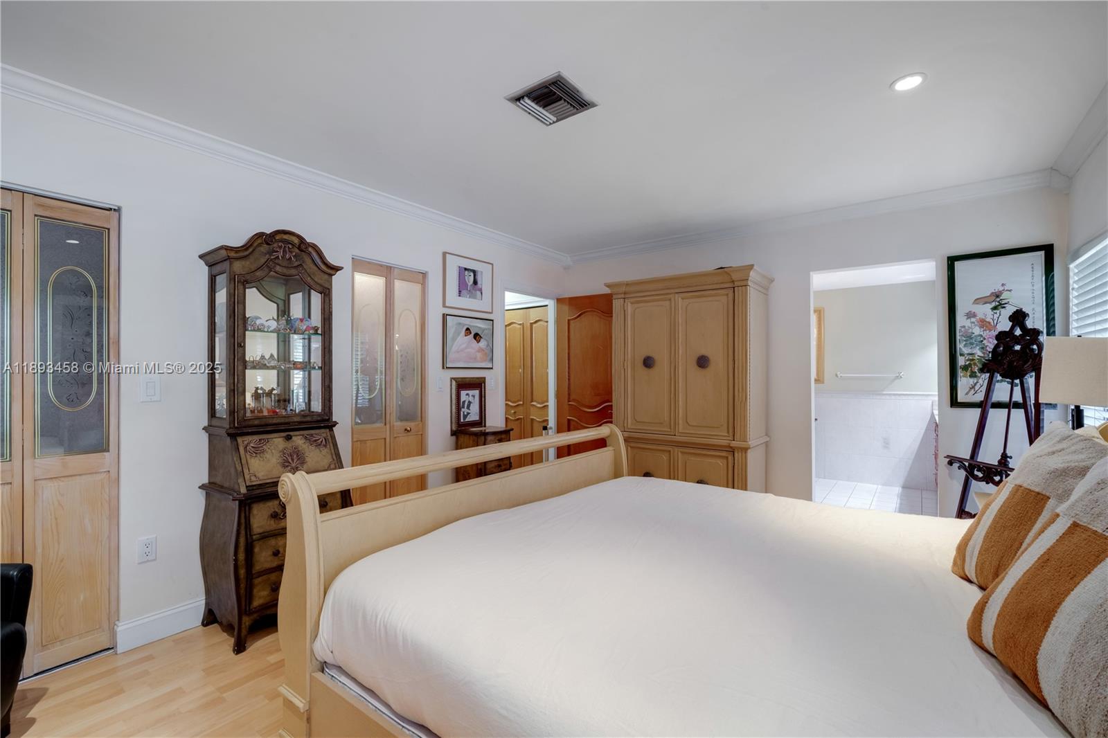 MIAMI LAKES - LAKE SANDRA - Residential