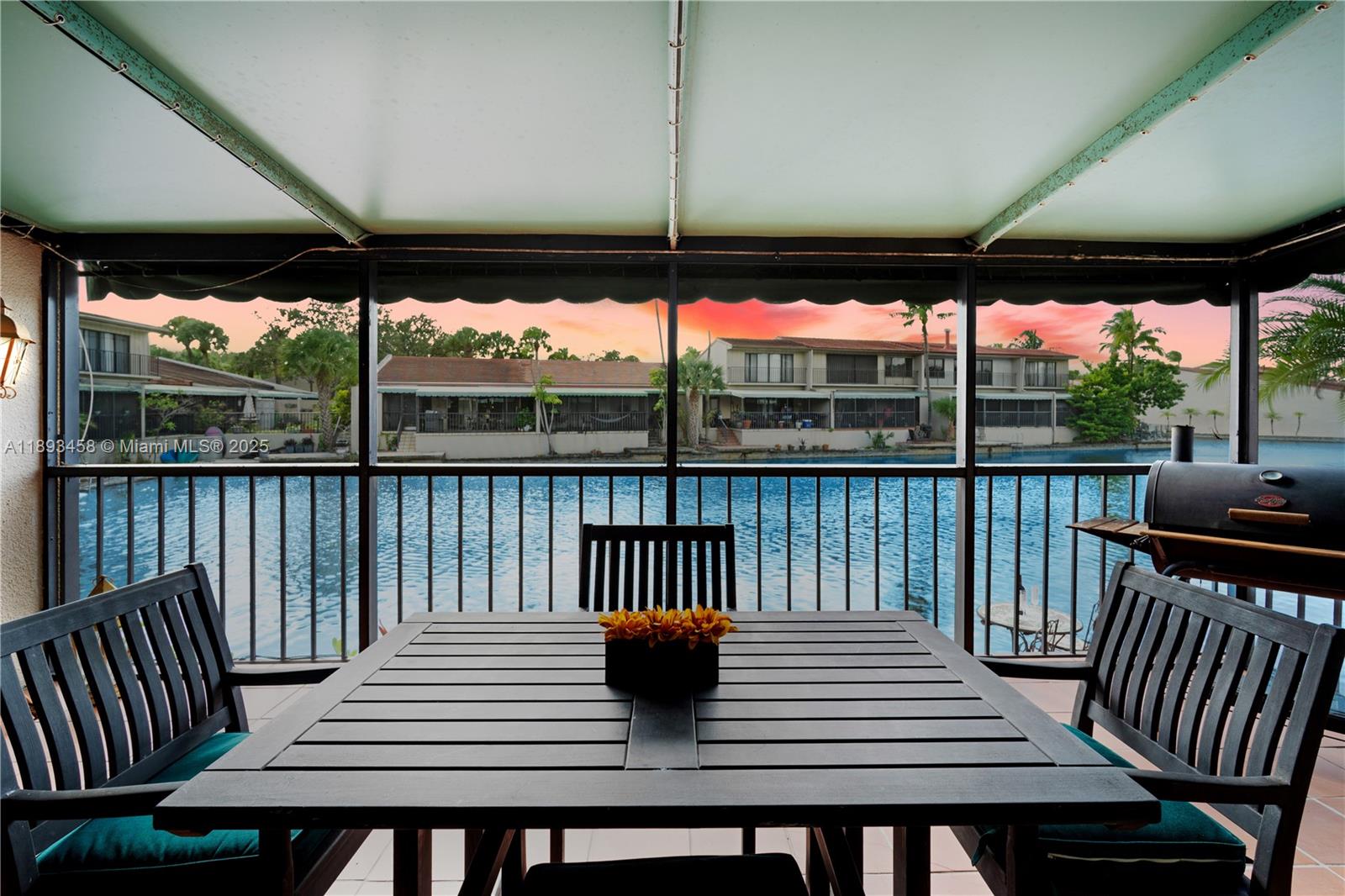 MIAMI LAKES - LAKE SANDRA - Residential