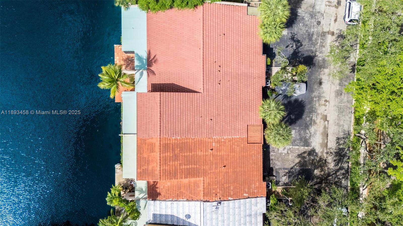 MIAMI LAKES - LAKE SANDRA - Residential