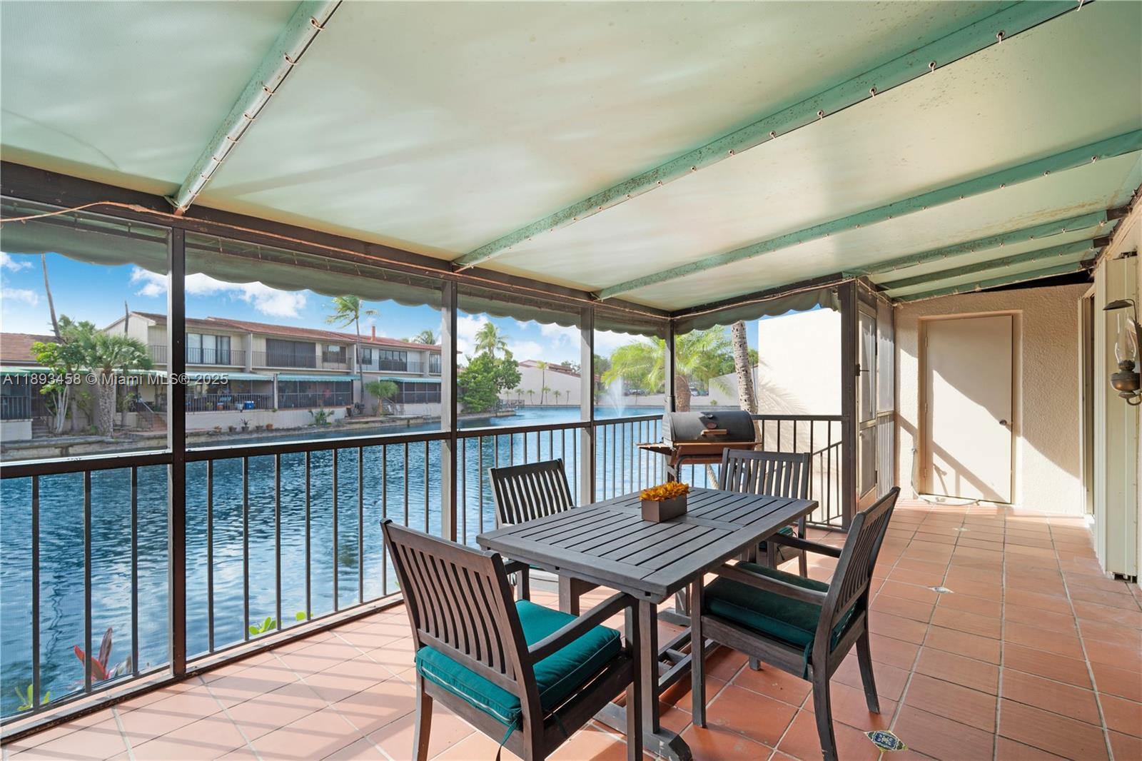 MIAMI LAKES - LAKE SANDRA - Residential