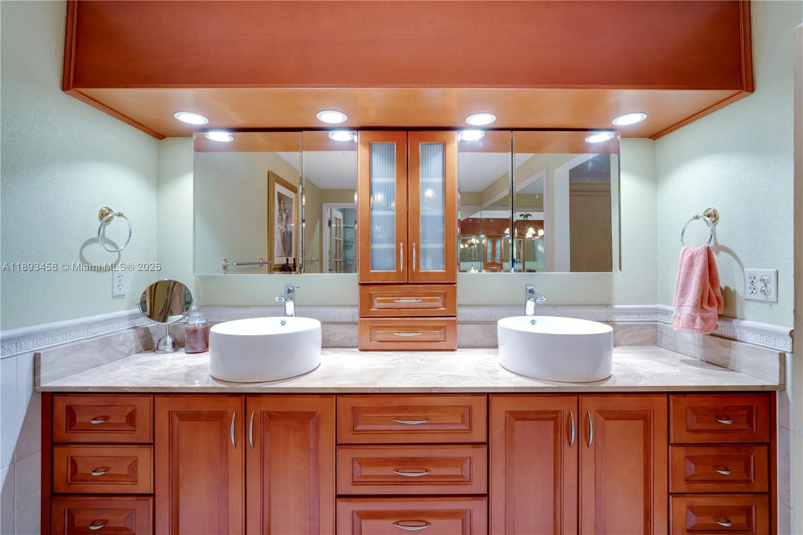 MIAMI LAKES - LAKE SANDRA - Residential