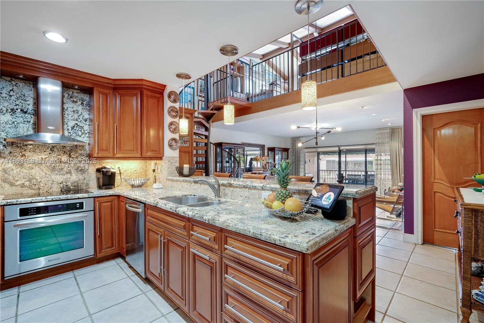 MIAMI LAKES - LAKE SANDRA - Residential