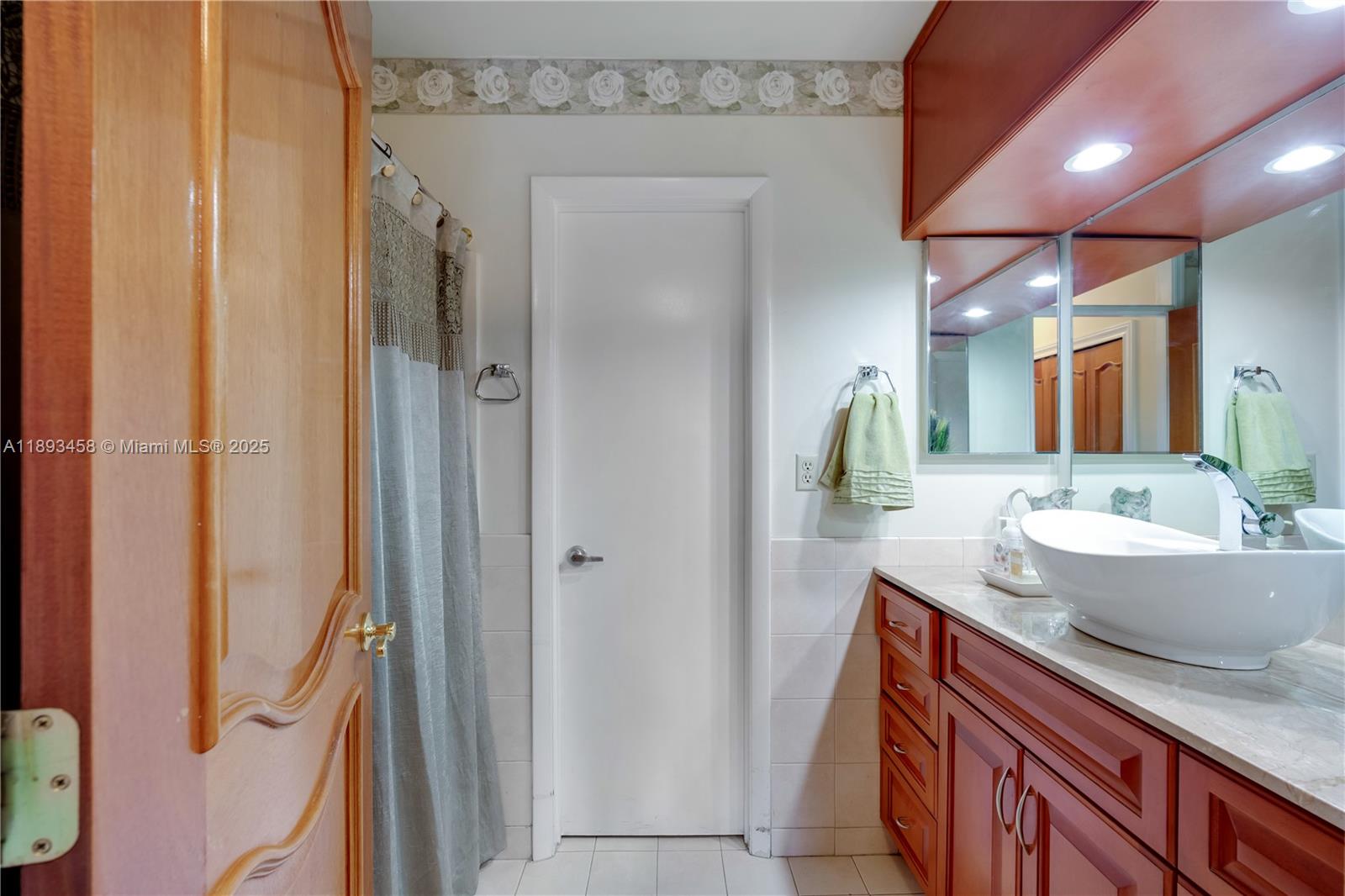 MIAMI LAKES - LAKE SANDRA - Residential