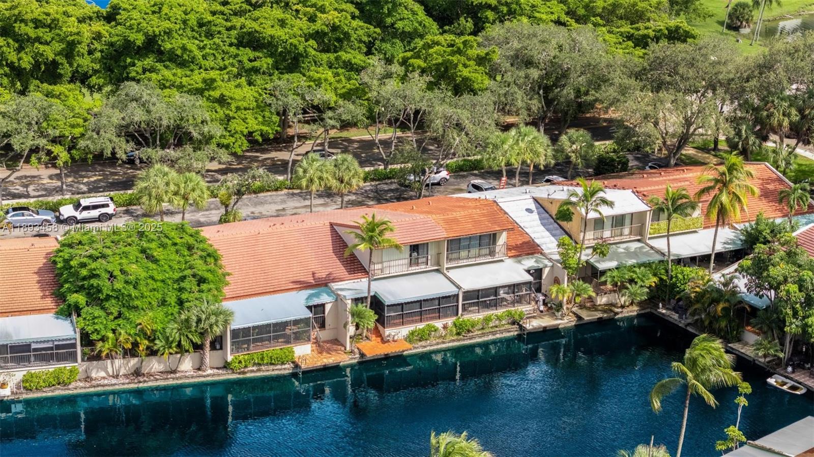 MIAMI LAKES - LAKE SANDRA - Residential