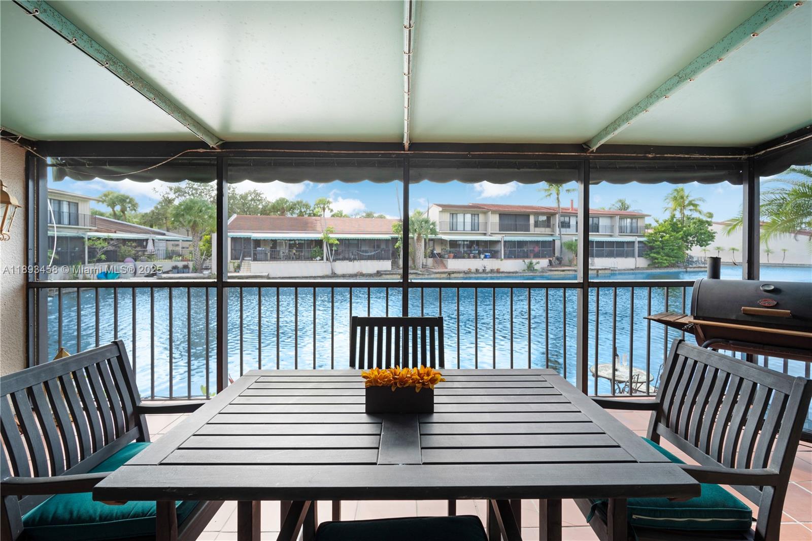 MIAMI LAKES - LAKE SANDRA - Residential