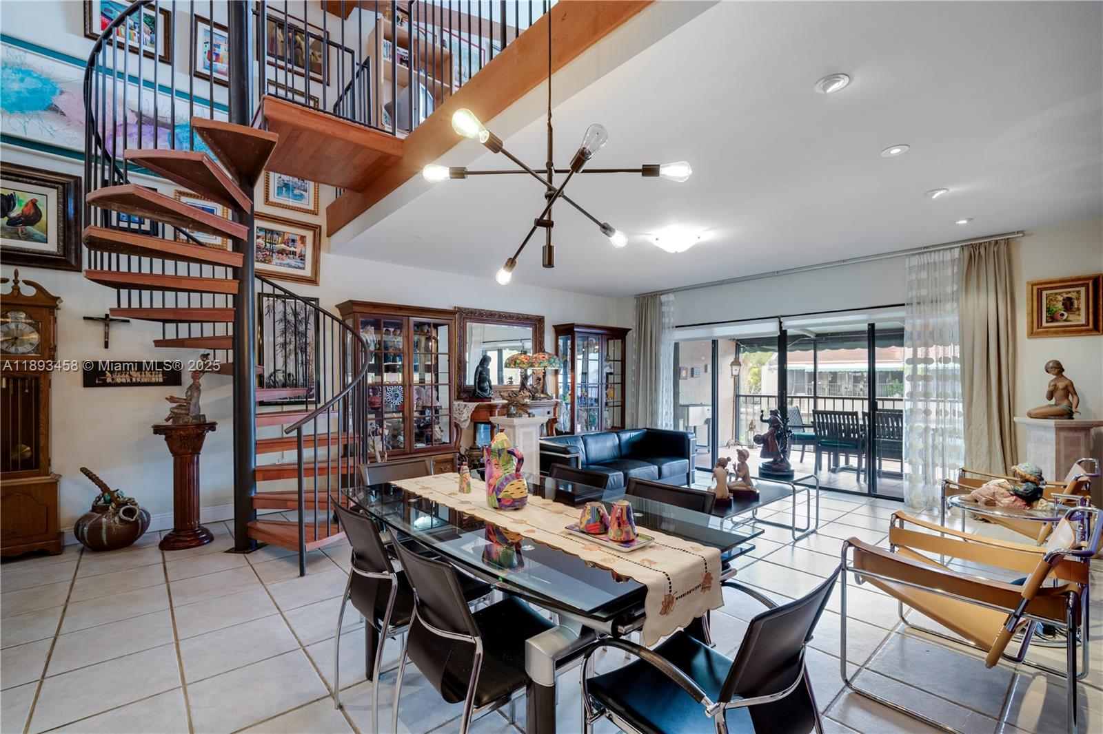 MIAMI LAKES - LAKE SANDRA - Residential