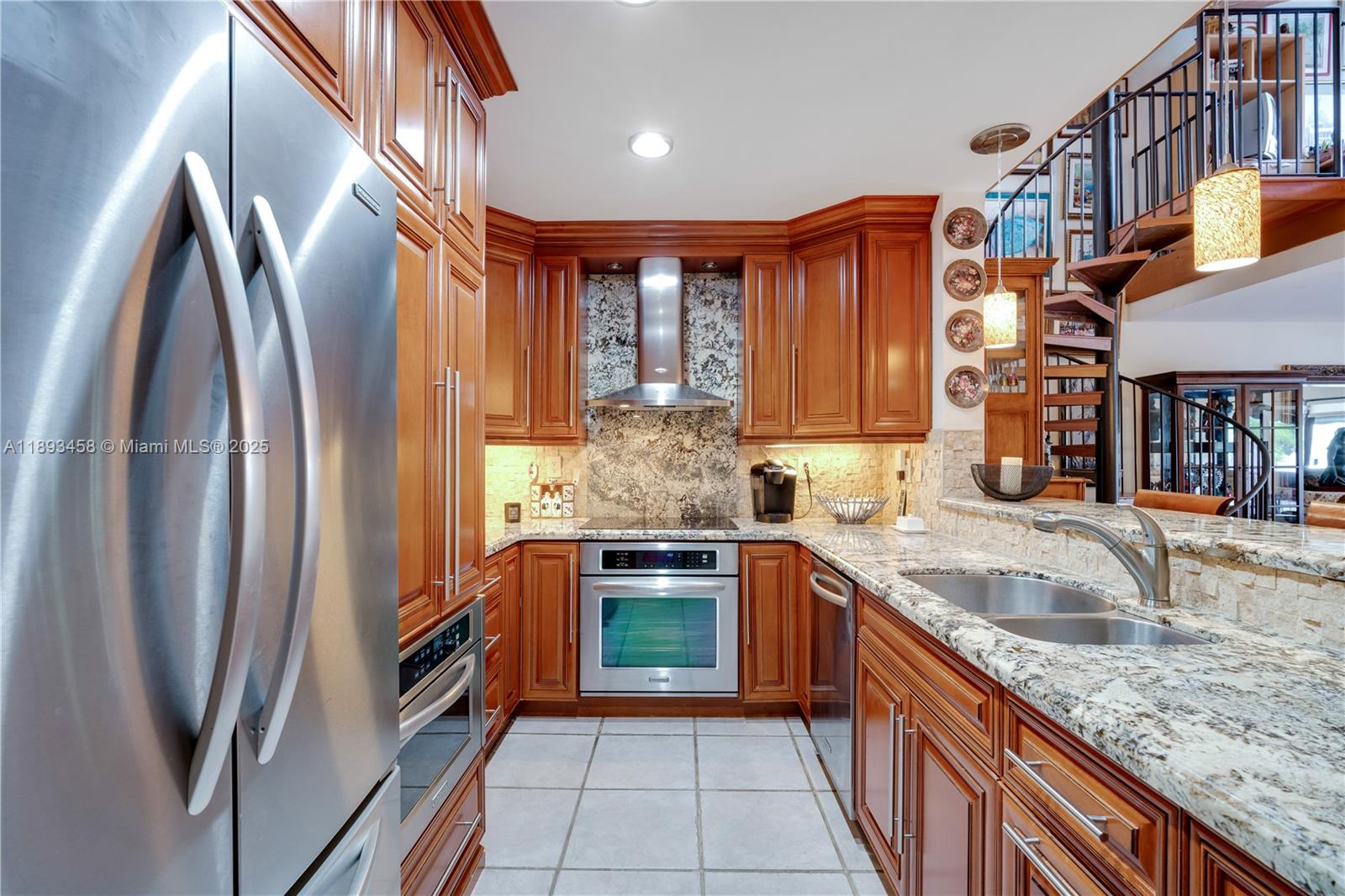 MIAMI LAKES - LAKE SANDRA - Residential