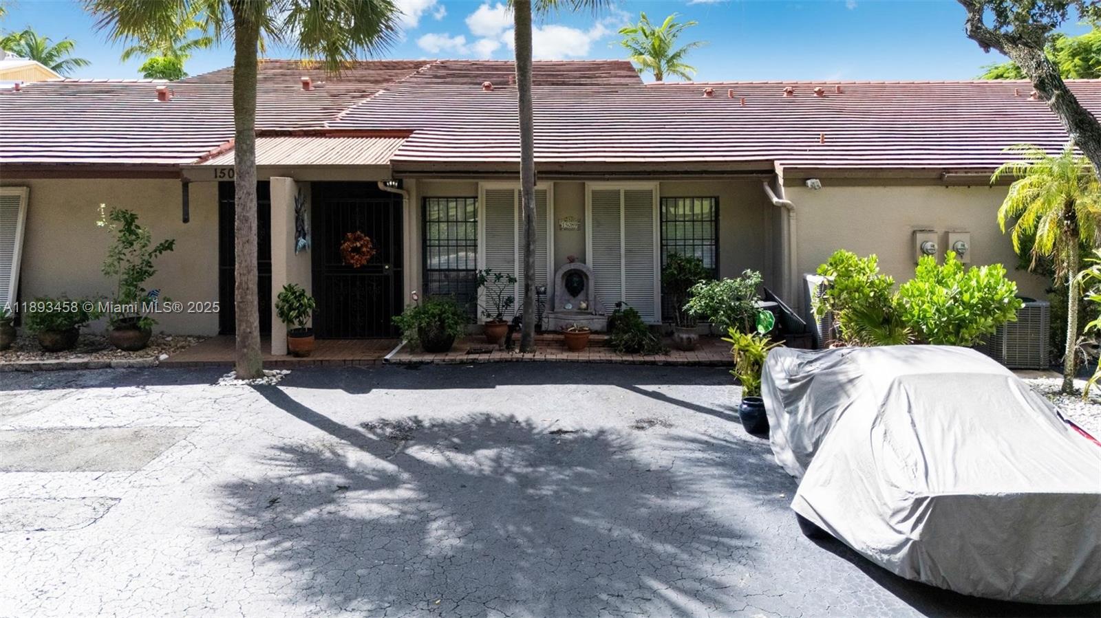 MIAMI LAKES - LAKE SANDRA - Residential