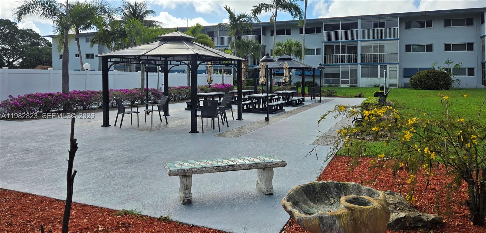 HILLCREST COUNTRY CLUB AP - Residential