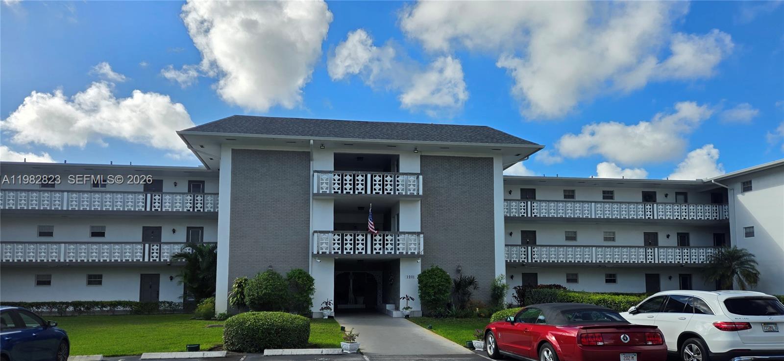 HILLCREST COUNTRY CLUB AP - Residential