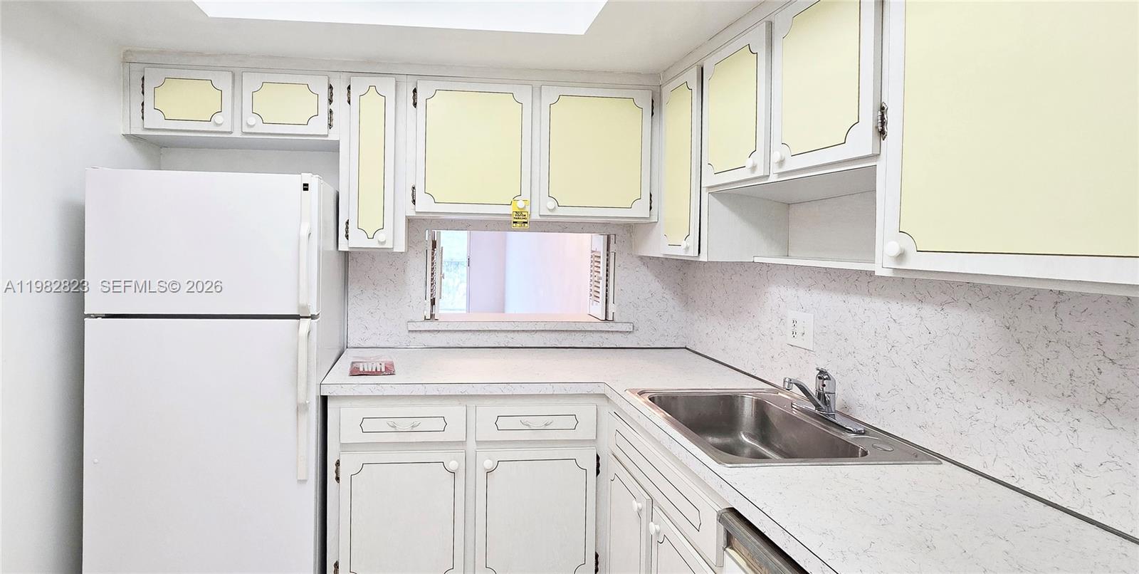 HILLCREST COUNTRY CLUB AP - Residential