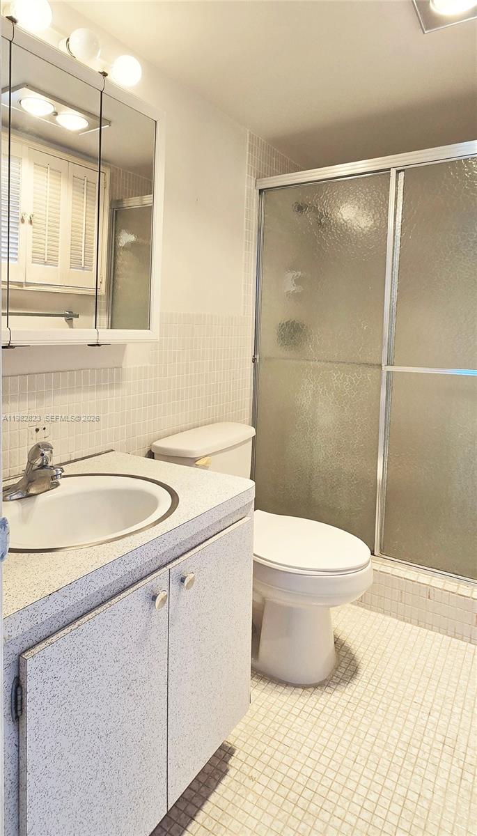 HILLCREST COUNTRY CLUB AP - Residential