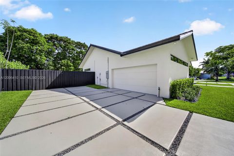 Tiny photo for 8765 SW 175th St, Palmetto Bay, FL 33157 (MLS # A12006410)