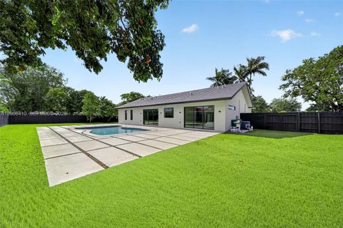 Tiny photo for 8765 SW 175th St, Palmetto Bay, FL 33157 (MLS # A12006410)