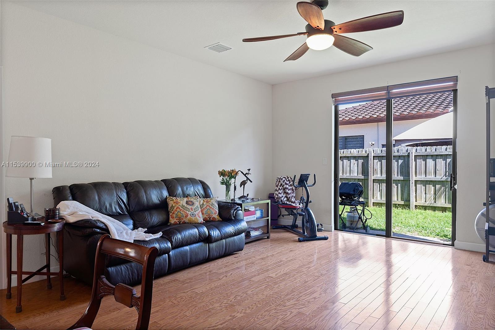 BAYWINDS OF FLORES - Residential