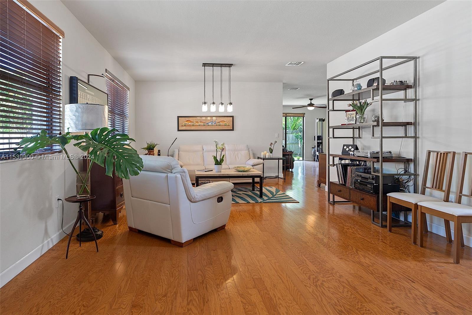 BAYWINDS OF FLORES - Residential