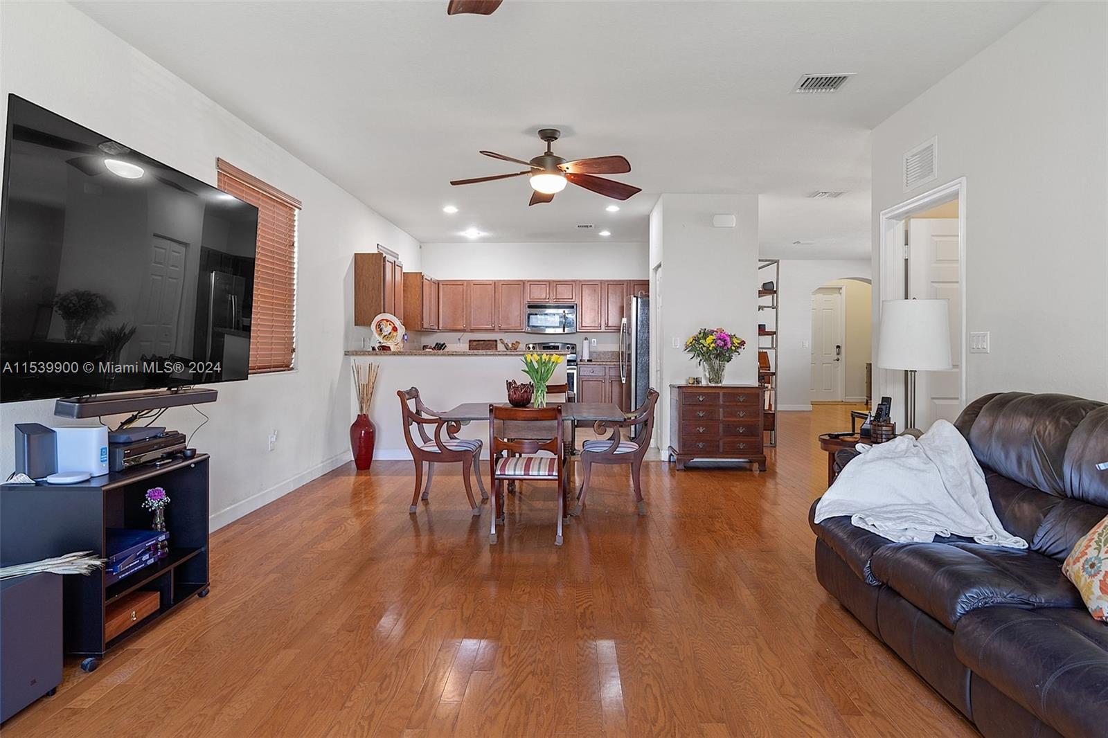 BAYWINDS OF FLORES - Residential