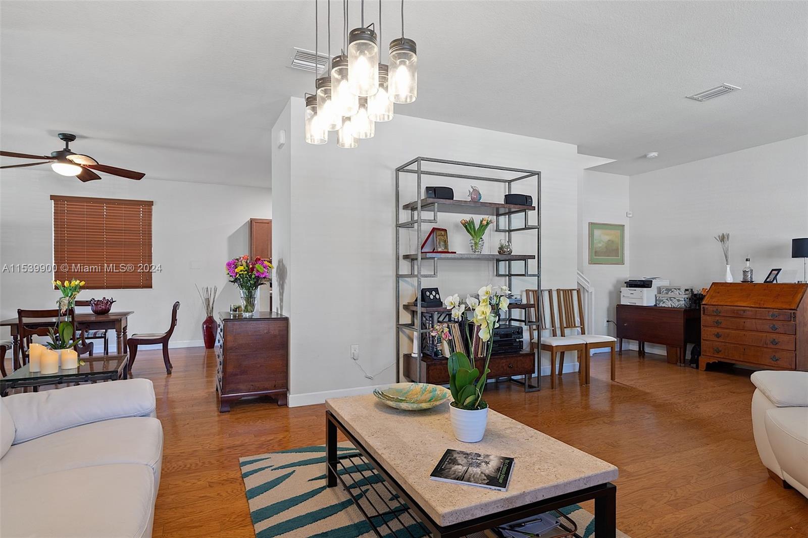 BAYWINDS OF FLORES - Residential