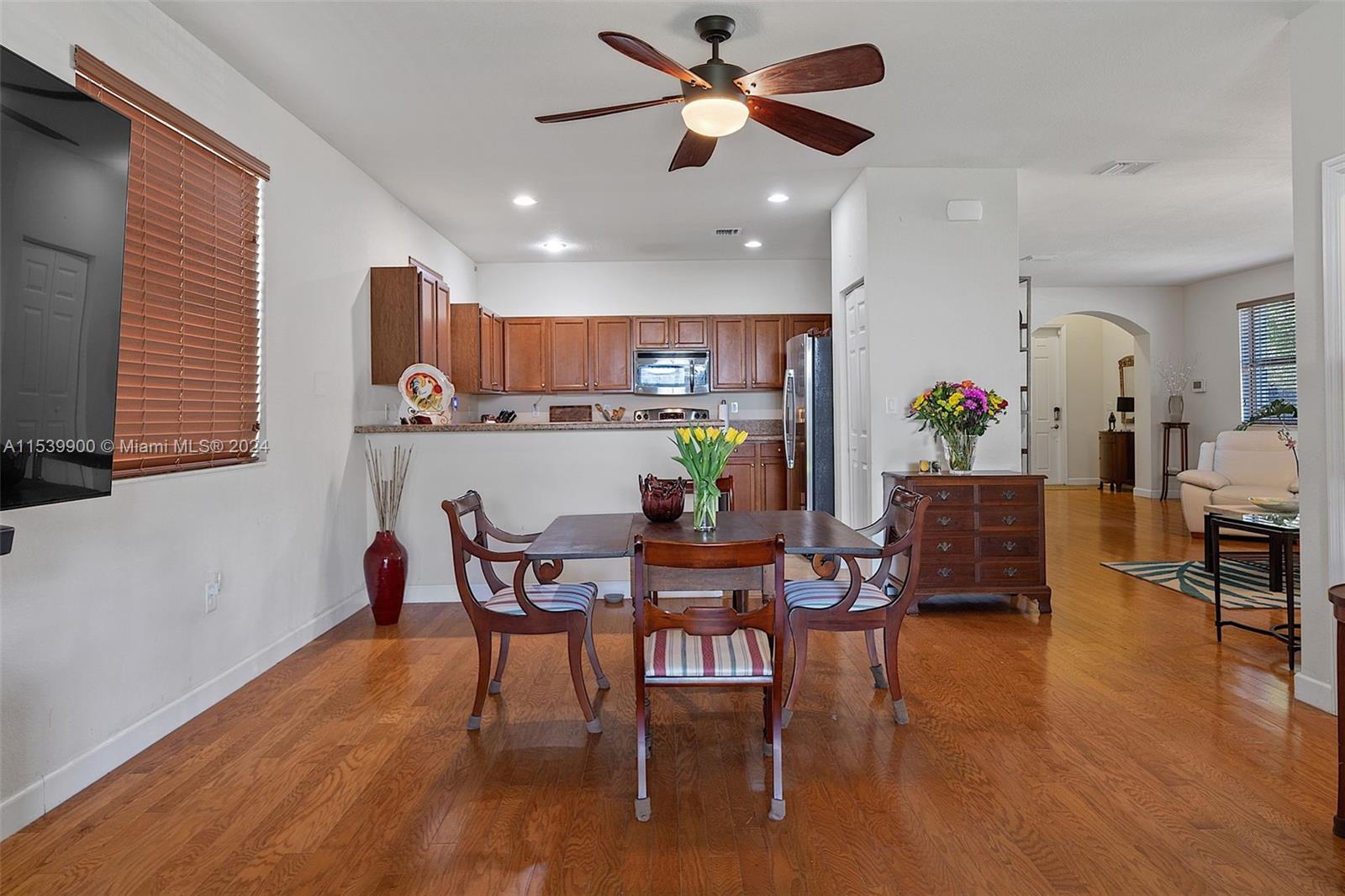 BAYWINDS OF FLORES - Residential