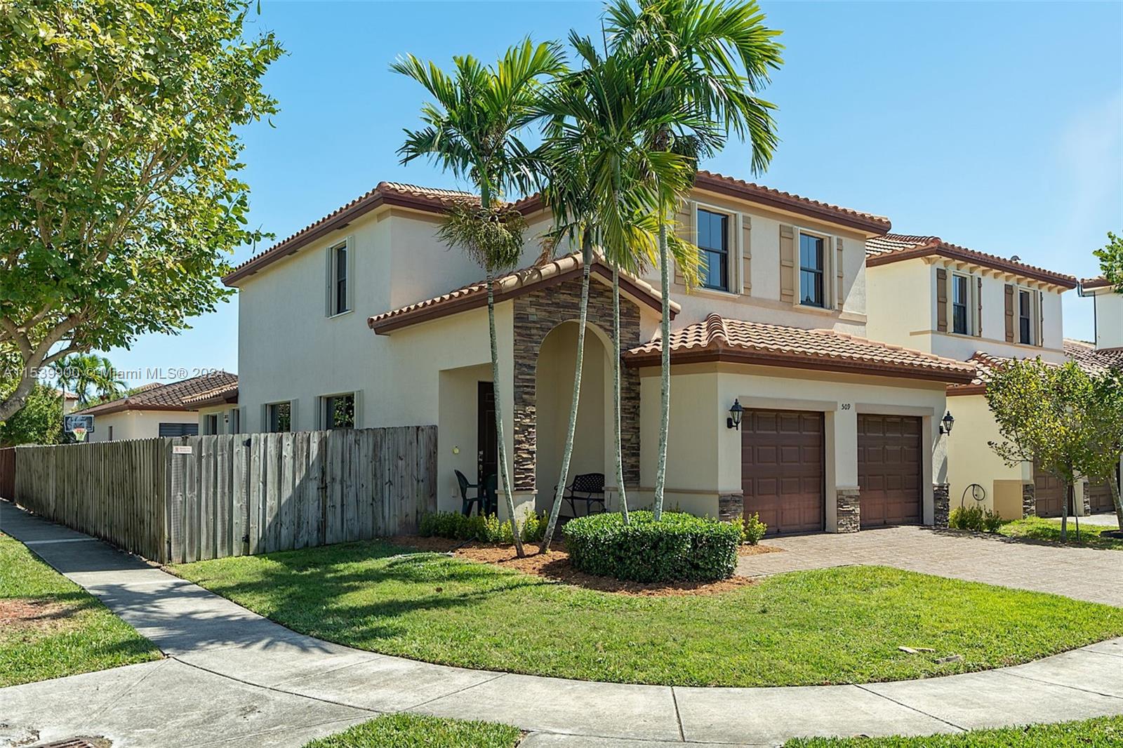BAYWINDS OF FLORES - Residential