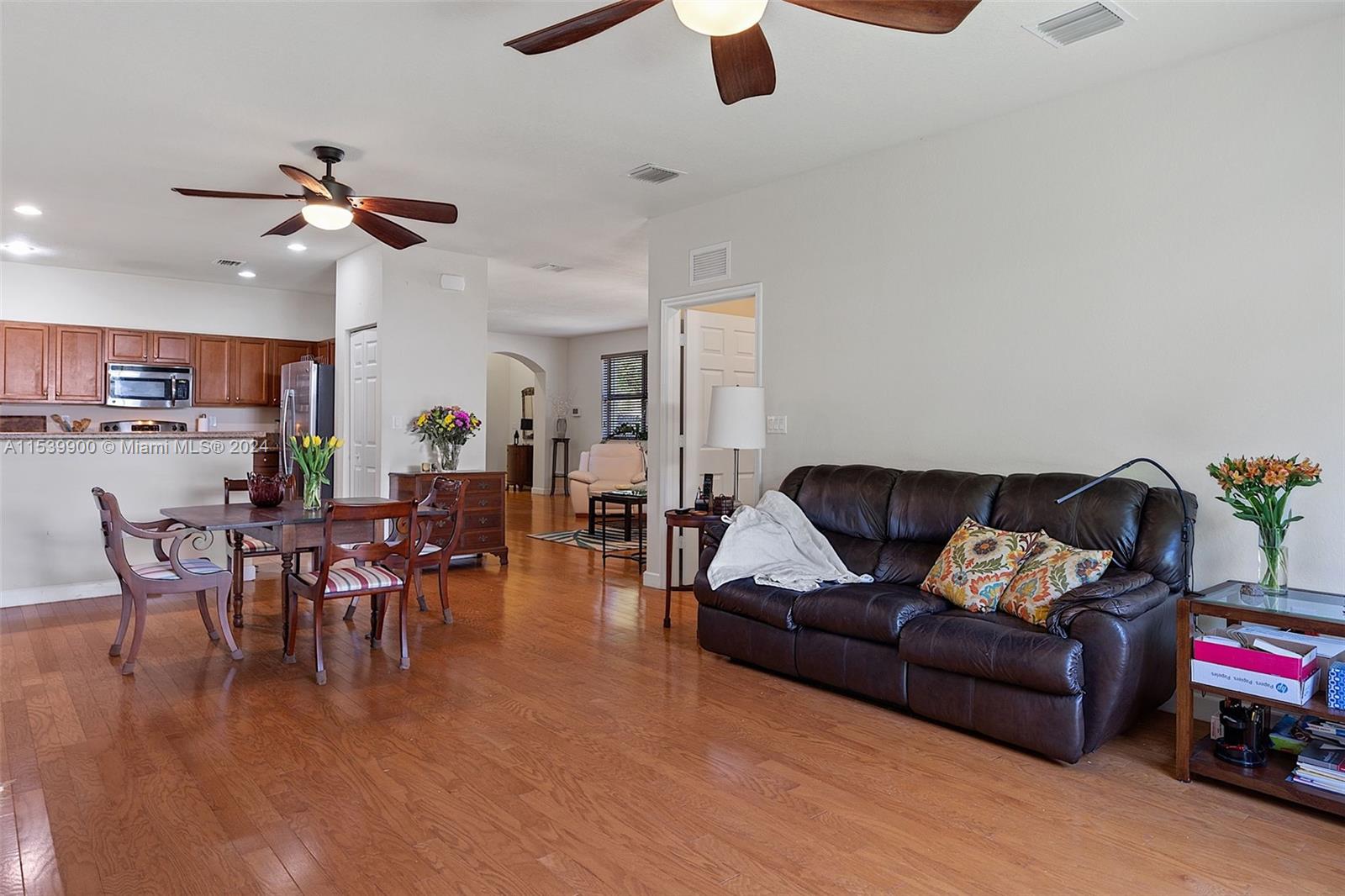 BAYWINDS OF FLORES - Residential