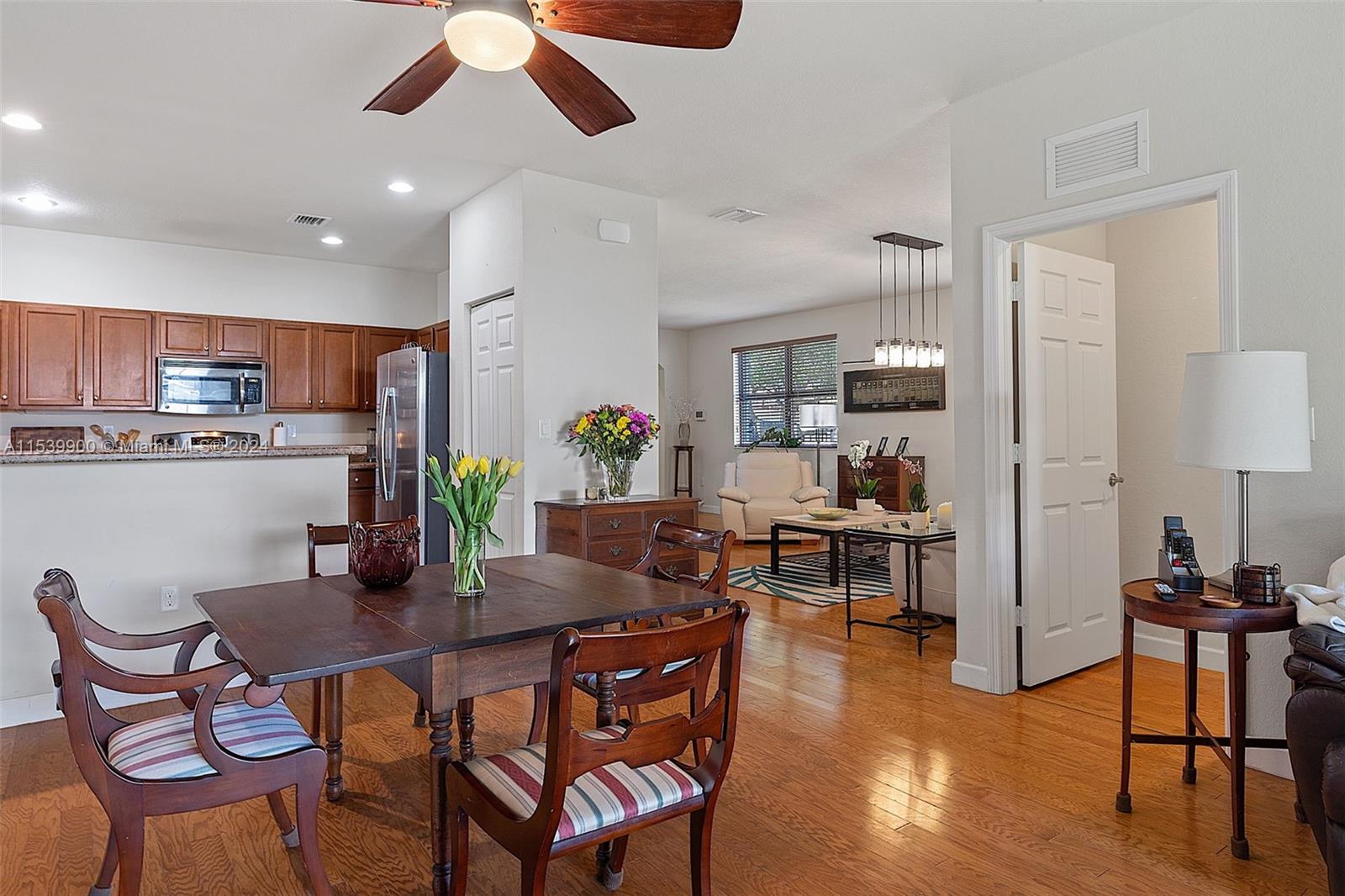 BAYWINDS OF FLORES - Residential