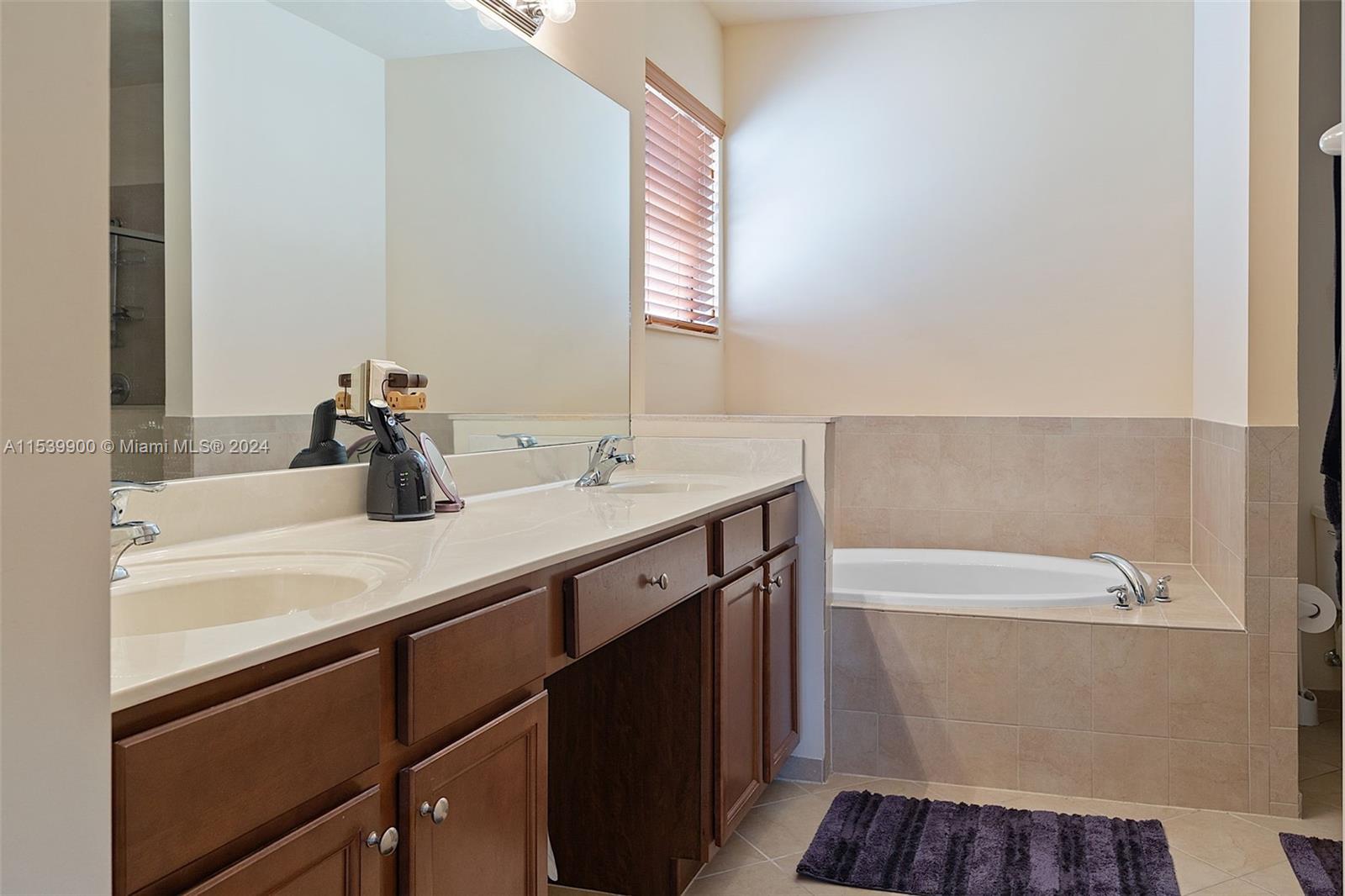 BAYWINDS OF FLORES - Residential