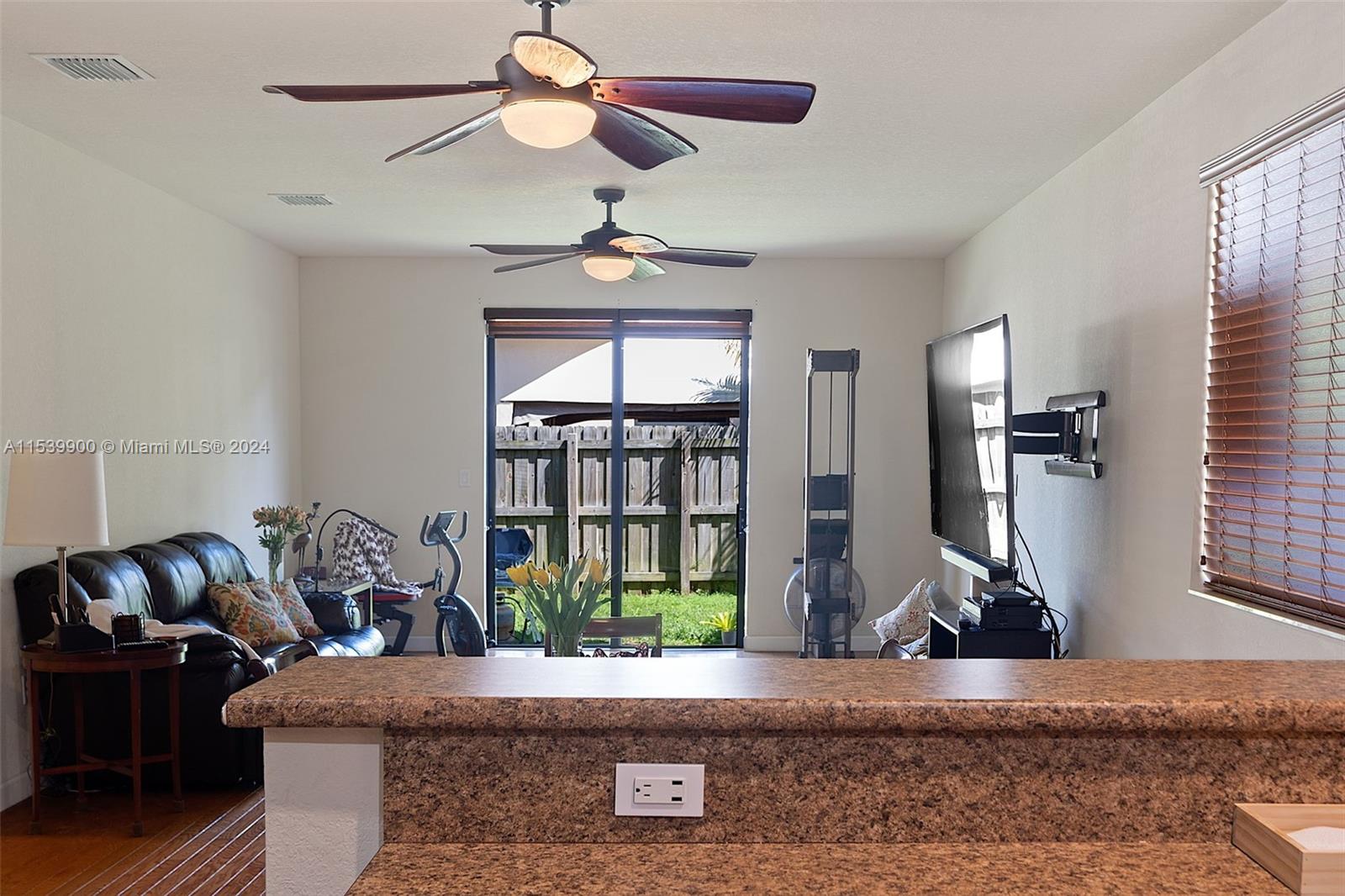 BAYWINDS OF FLORES - Residential