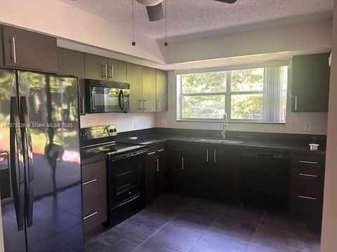 Photo of 2503 SE 19th Pl #102-A, Homestead, FL 33035 (MLS # A11873326)