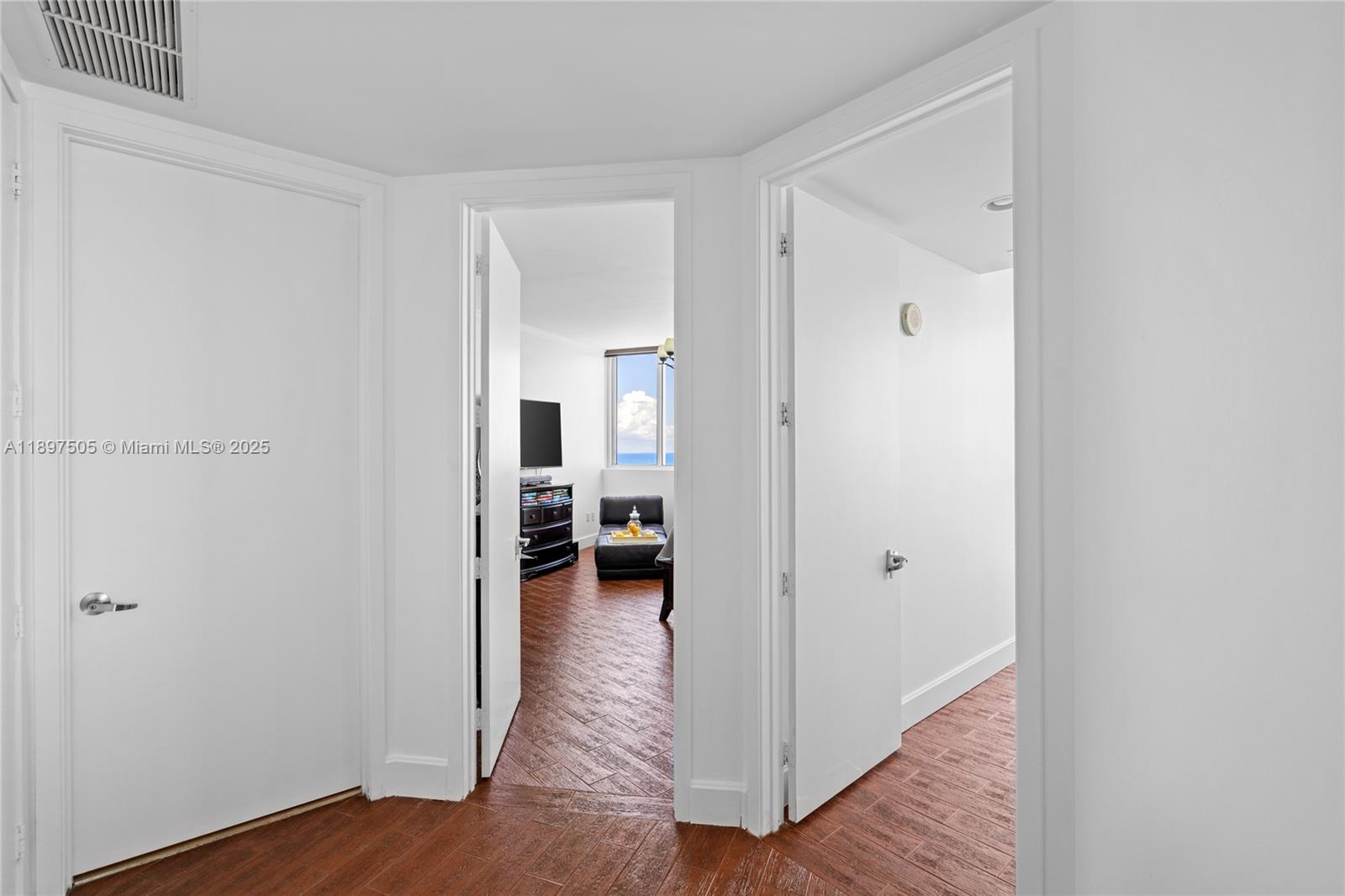 TRUMP ROYALE CONDO - Residential Lease