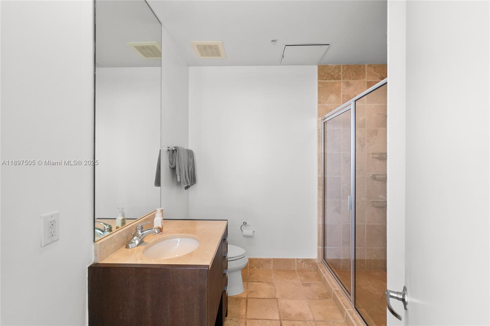 TRUMP ROYALE CONDO - Residential Lease