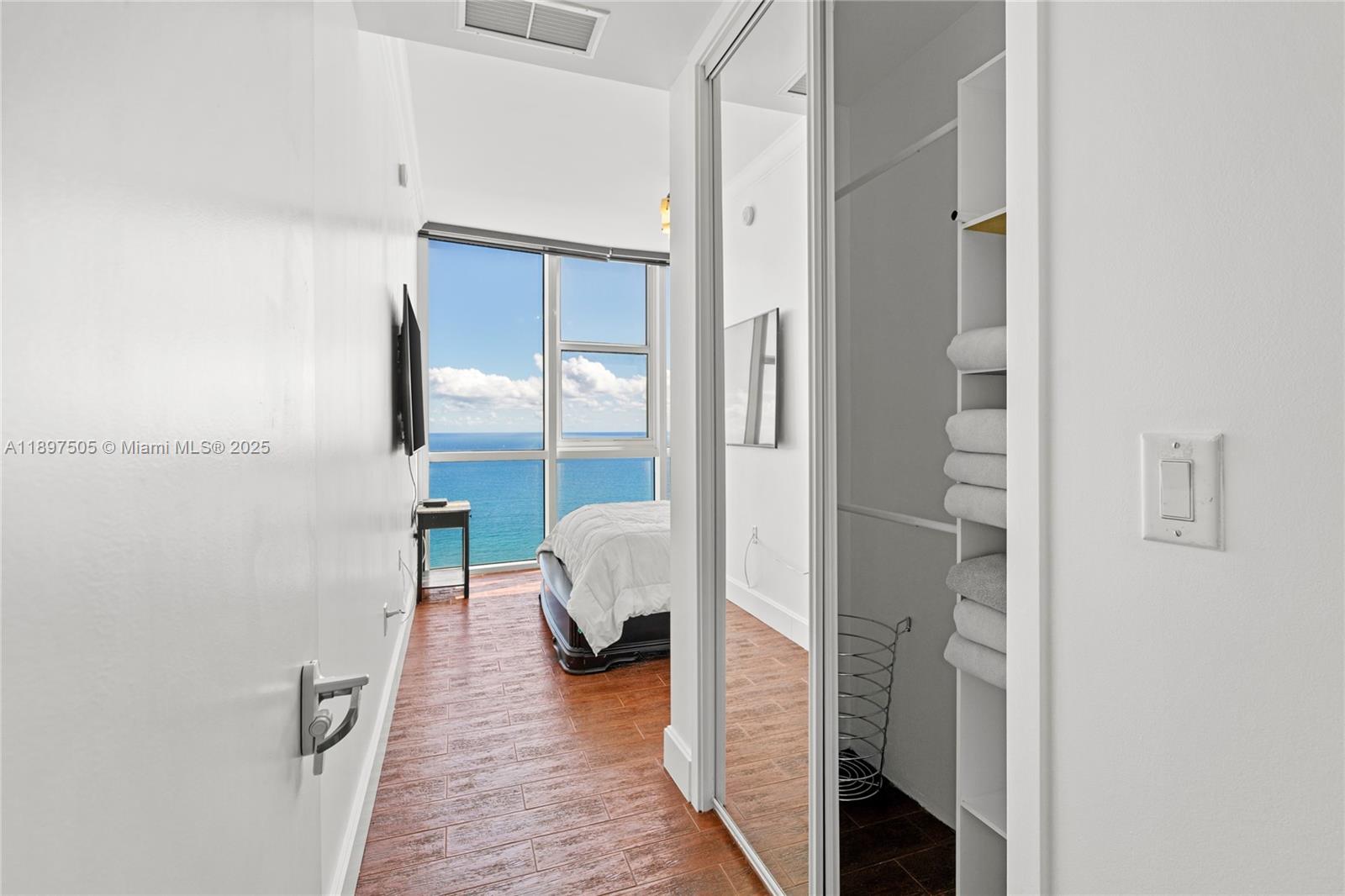 TRUMP ROYALE CONDO - Residential Lease