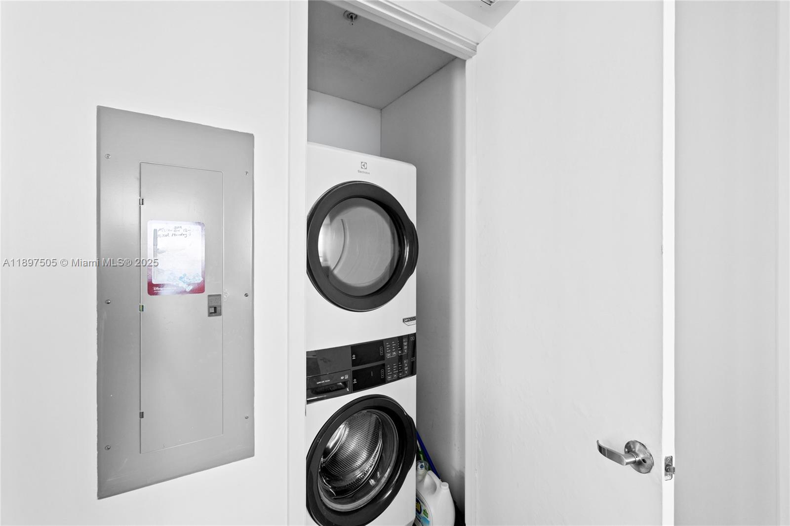 TRUMP ROYALE CONDO - Residential Lease