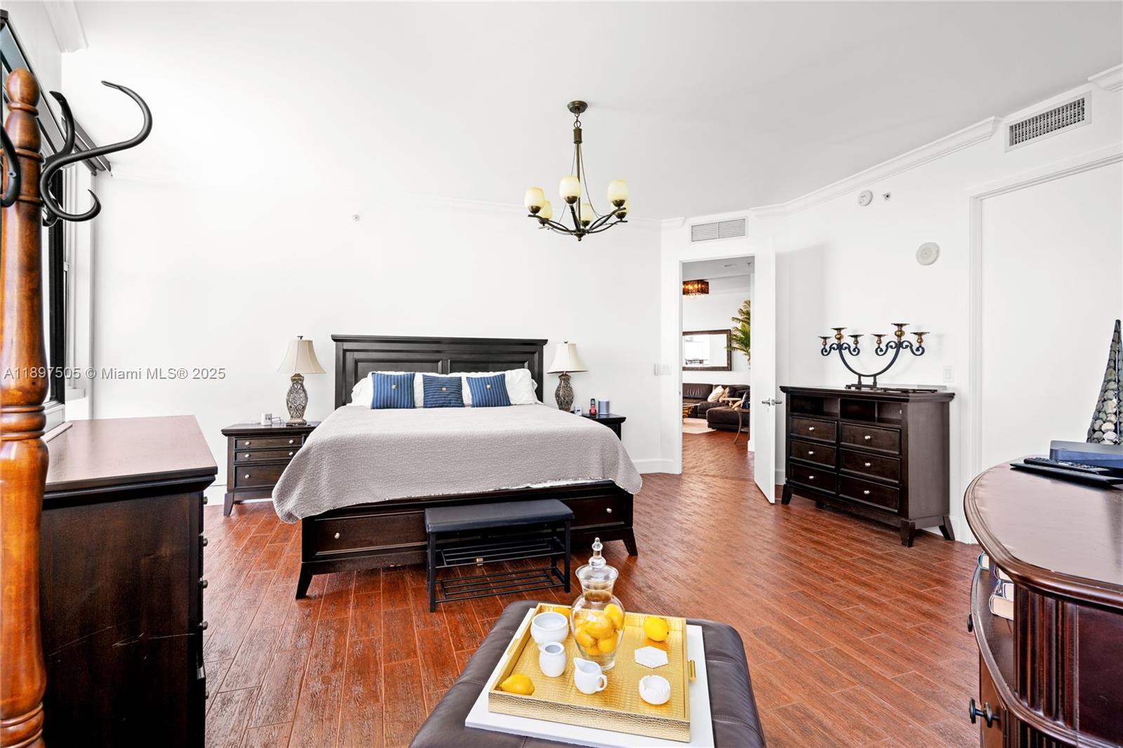 TRUMP ROYALE CONDO - Residential Lease