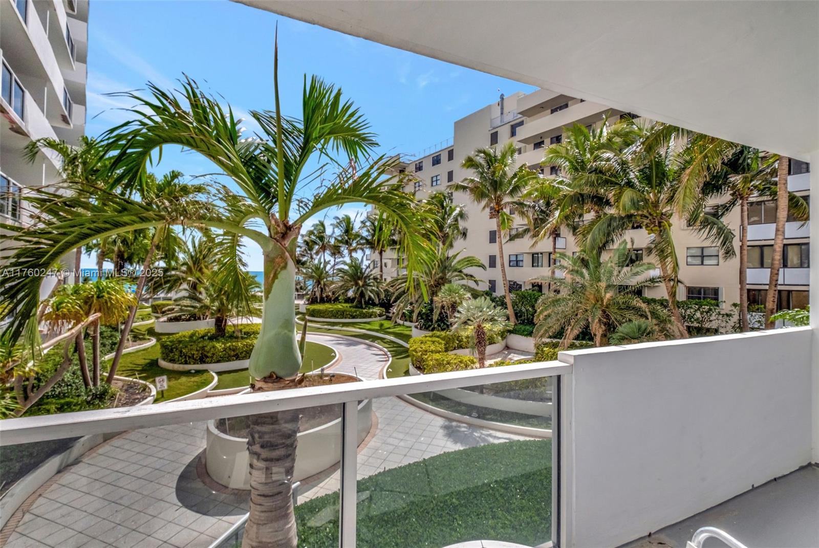 Rental Property at 100 Lincoln Rd 417, Miami Beach, Miami-Dade County, Florida - Bathrooms: 1  - $2,900 MO.