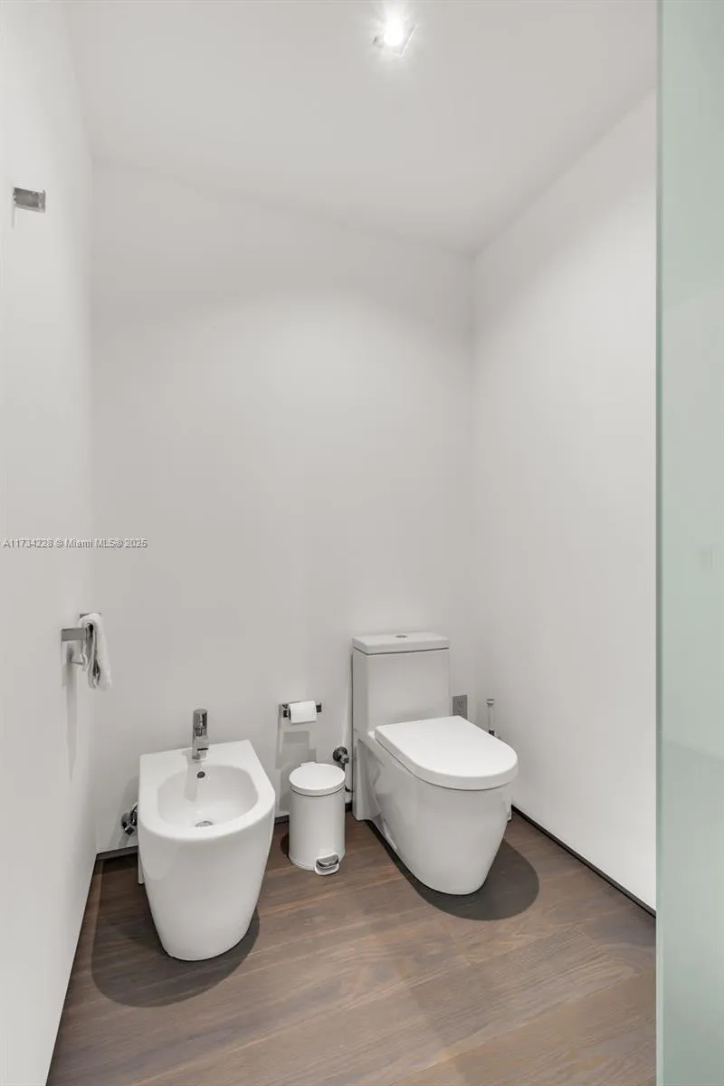 Key Biscayne, Florida 33149, United States, 4 Bedrooms Bedrooms, ,6 BathroomsBathrooms,Residential,Active,12826