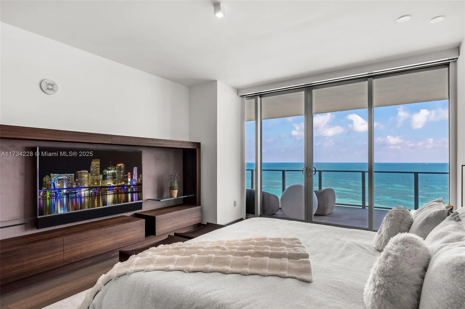 Key Biscayne, Florida 33149, United States, 4 Bedrooms Bedrooms, ,6 BathroomsBathrooms,Residential,Active,12826